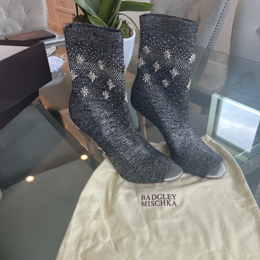 Badgley mischka booties